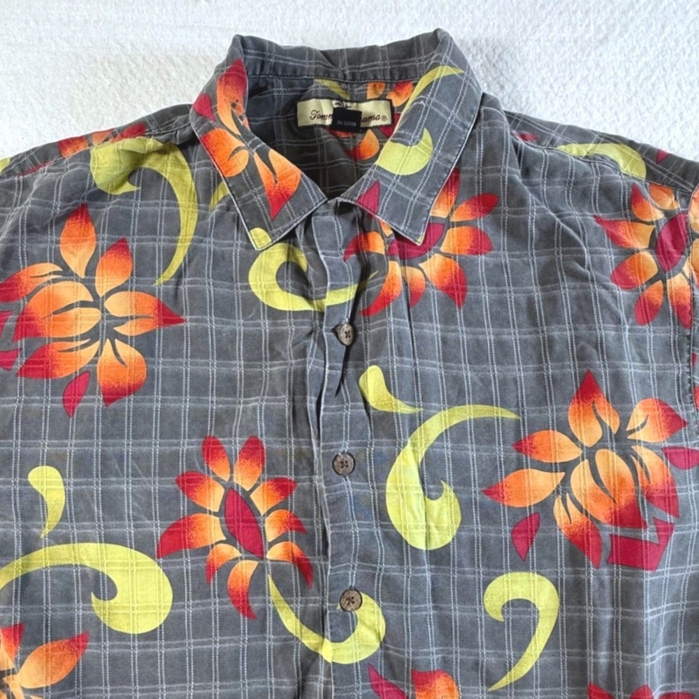 Tommy Bahama Button Up Shirt Mens Medium Gray Silk Tropical Floral Short Sleeve